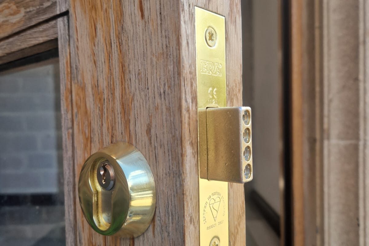 deadlock-fitted-by-our-locksmith-in-welwyn deadlock-fitted-by-our-locksmith-in-welwyn